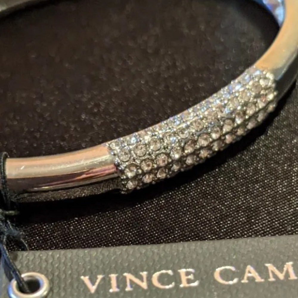 NWT VINCE CAMUTO CLEAR SIZE CRYSTAL LOCKING BANGLE BRACELET SILVER TONE - Picture 3 of 8